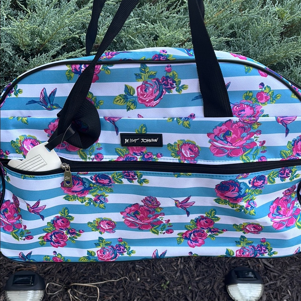 Betsey Johnson Summer Vacation Resort Duffle Roller Pink Floral Travel Luggage